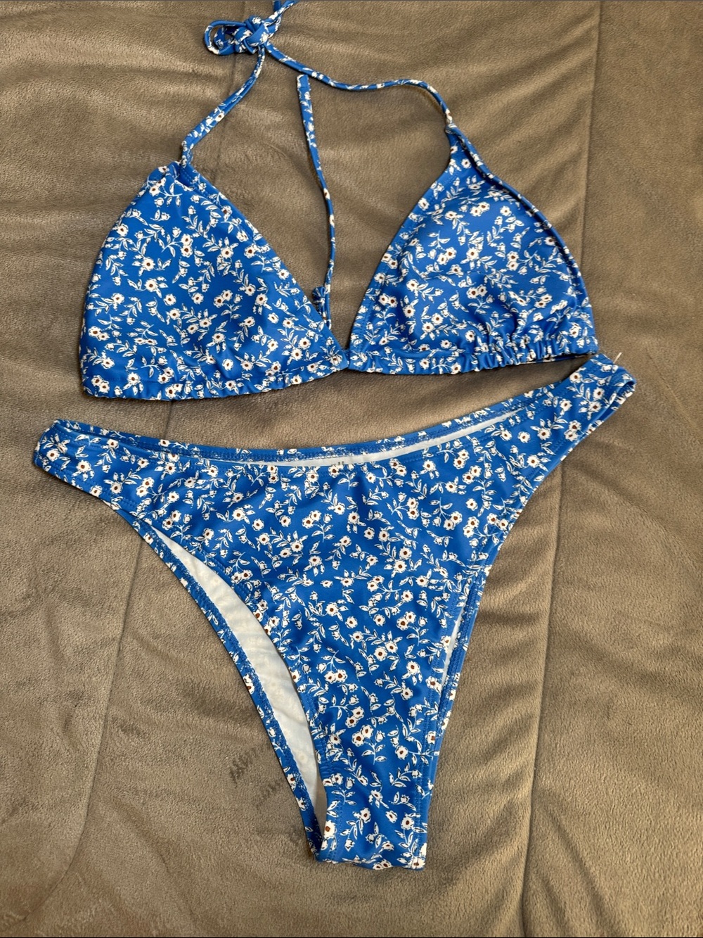 Source Unknown woman’s Blue Floral 2 piece Triangle Bikini Set Sz L